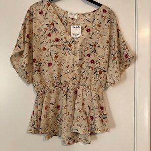 NWT- Sienna sky top! Beautiful floral pattern